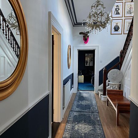 Exquisite 10 Bed Villa Hot Tub And Games Room Μπάρνστεϊπλ Εξωτερικό φωτογραφία