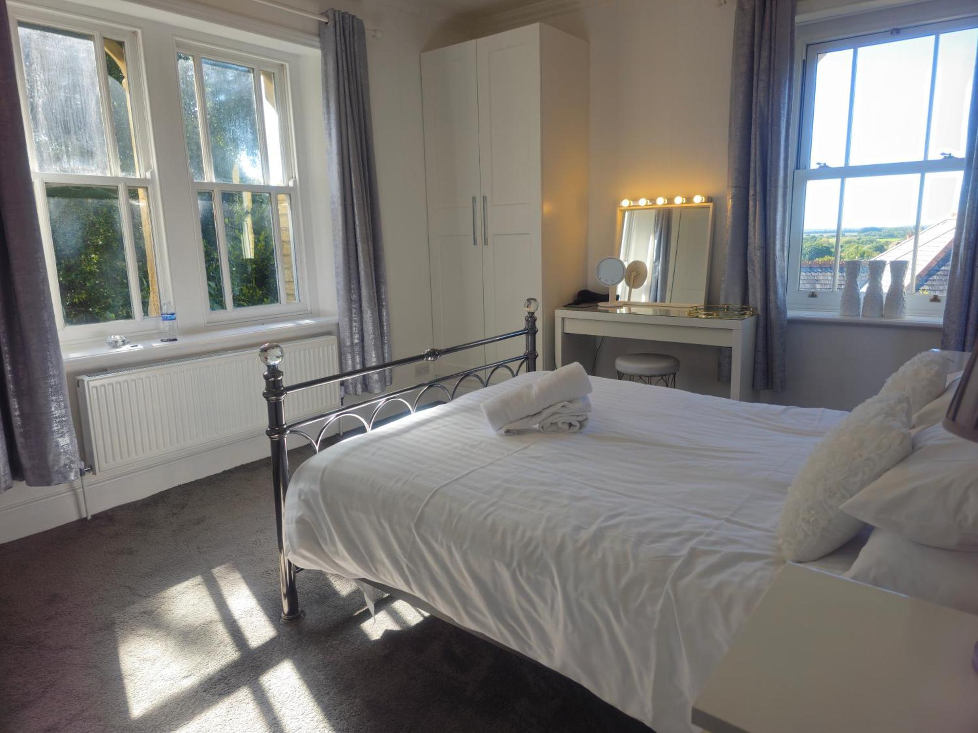Exquisite 10 Bed Villa Hot Tub And Games Room Μπάρνστεϊπλ Εξωτερικό φωτογραφία