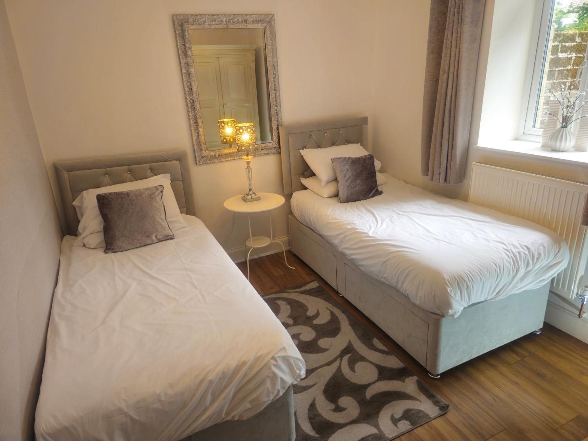 Exquisite 10 Bed Villa Hot Tub And Games Room Μπάρνστεϊπλ Εξωτερικό φωτογραφία