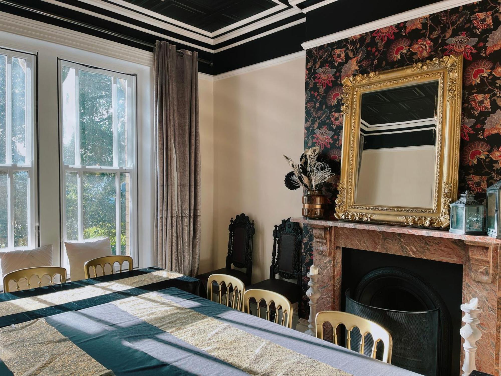 Exquisite 10 Bed Villa Hot Tub And Games Room Μπάρνστεϊπλ Εξωτερικό φωτογραφία