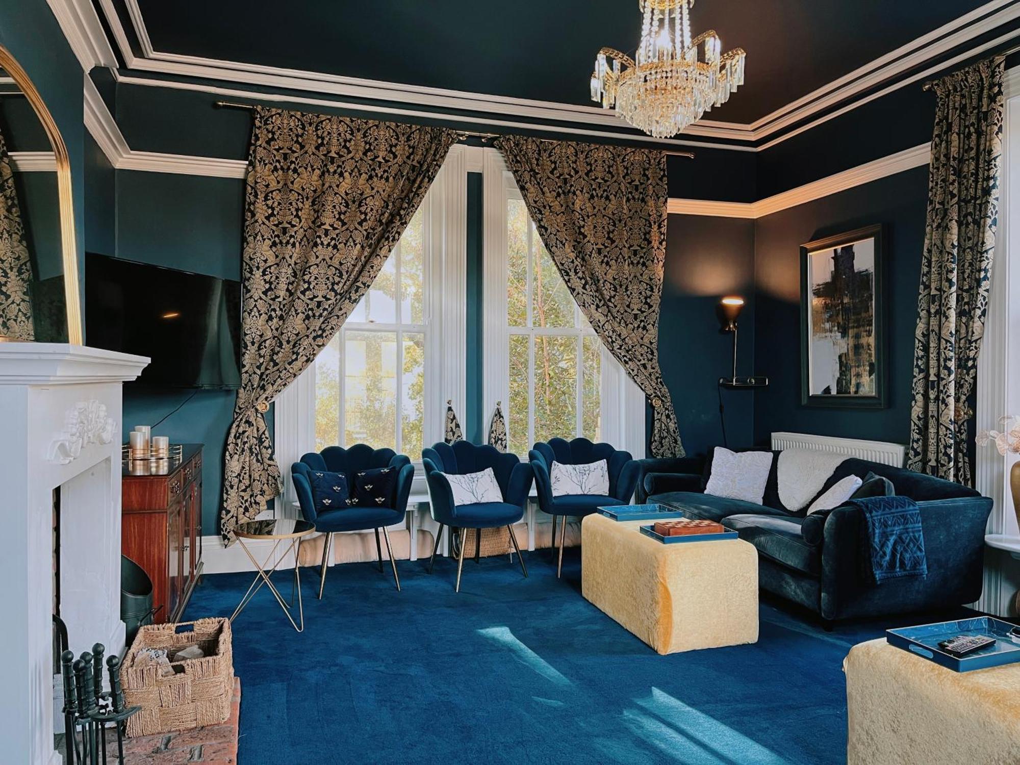Exquisite 10 Bed Villa Hot Tub And Games Room Μπάρνστεϊπλ Εξωτερικό φωτογραφία