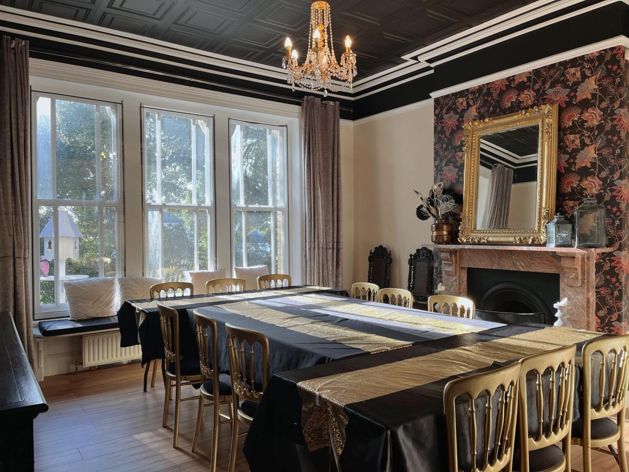 Exquisite 10 Bed Villa Hot Tub And Games Room Μπάρνστεϊπλ Εξωτερικό φωτογραφία