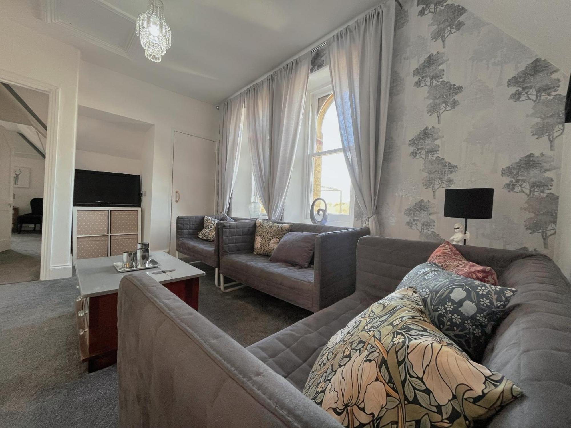 Exquisite 10 Bed Villa Hot Tub And Games Room Μπάρνστεϊπλ Εξωτερικό φωτογραφία