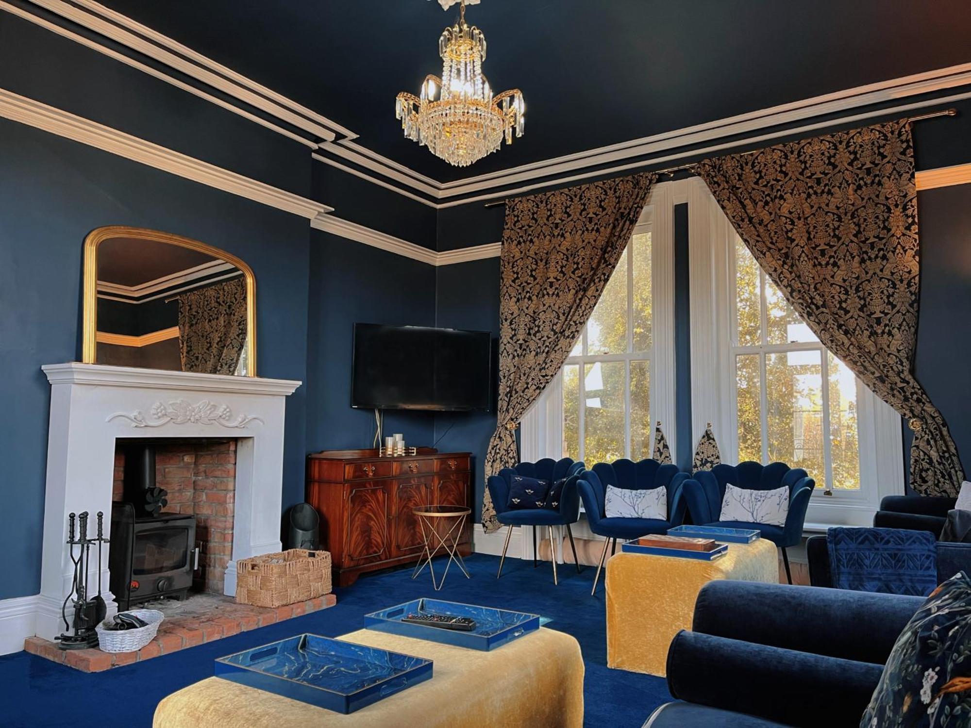 Exquisite 10 Bed Villa Hot Tub And Games Room Μπάρνστεϊπλ Εξωτερικό φωτογραφία