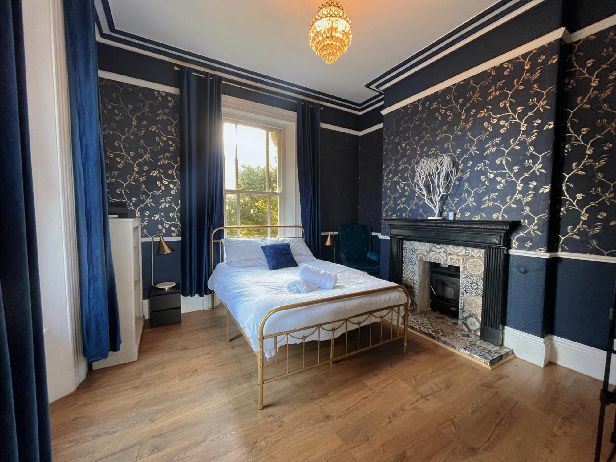 Exquisite 10 Bed Villa Hot Tub And Games Room Μπάρνστεϊπλ Εξωτερικό φωτογραφία
