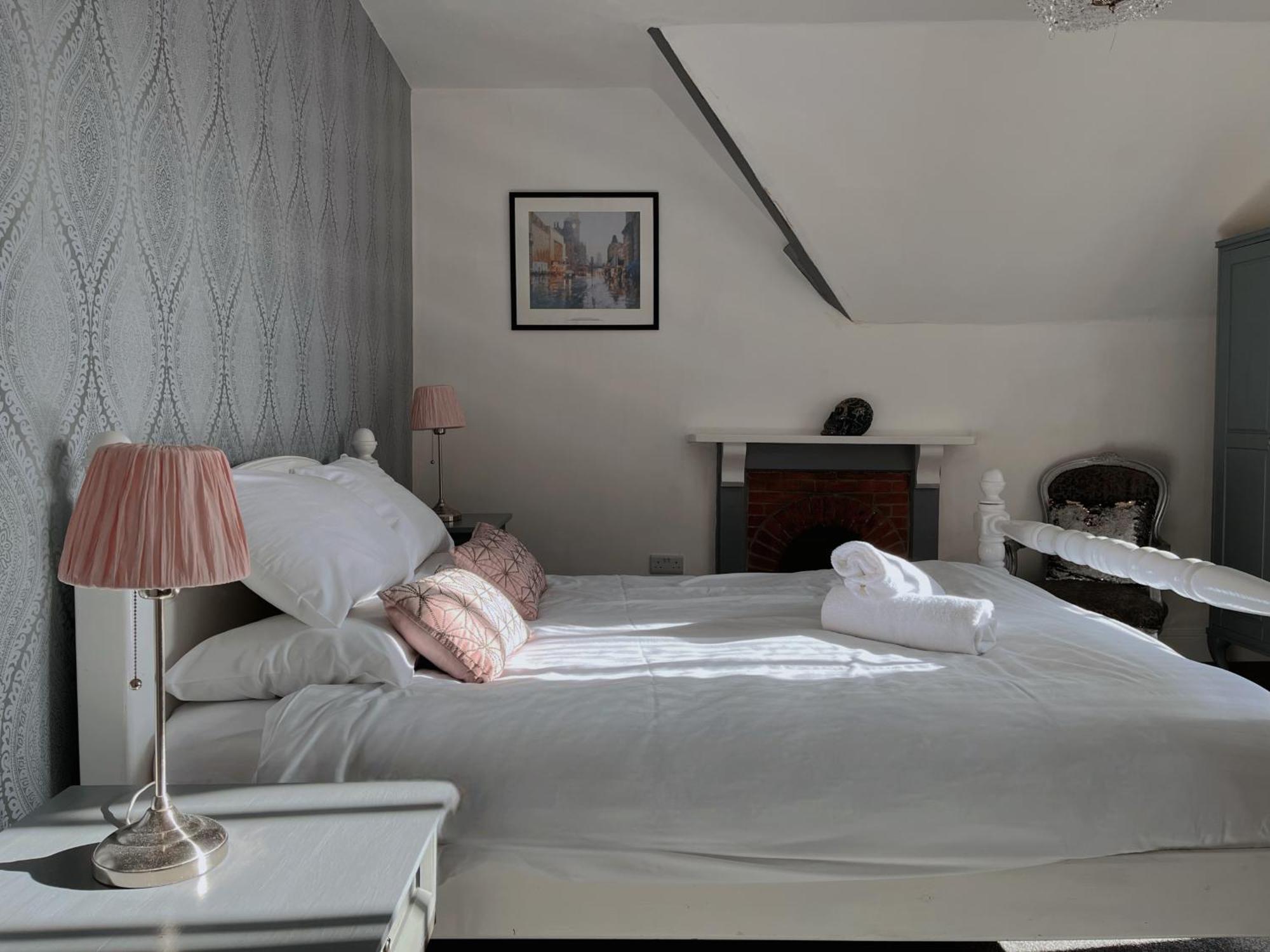 Exquisite 10 Bed Villa Hot Tub And Games Room Μπάρνστεϊπλ Εξωτερικό φωτογραφία