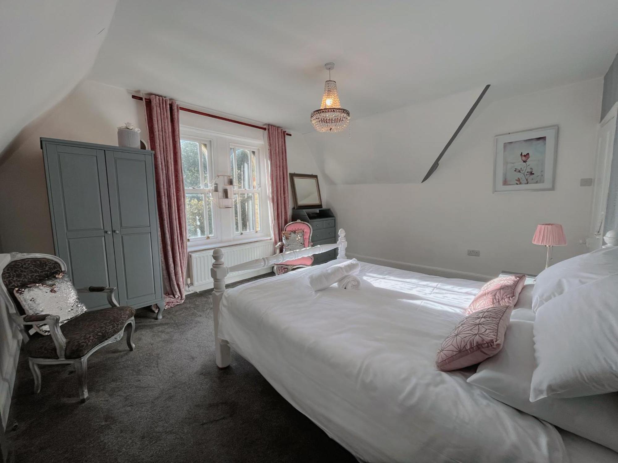 Exquisite 10 Bed Villa Hot Tub And Games Room Μπάρνστεϊπλ Εξωτερικό φωτογραφία